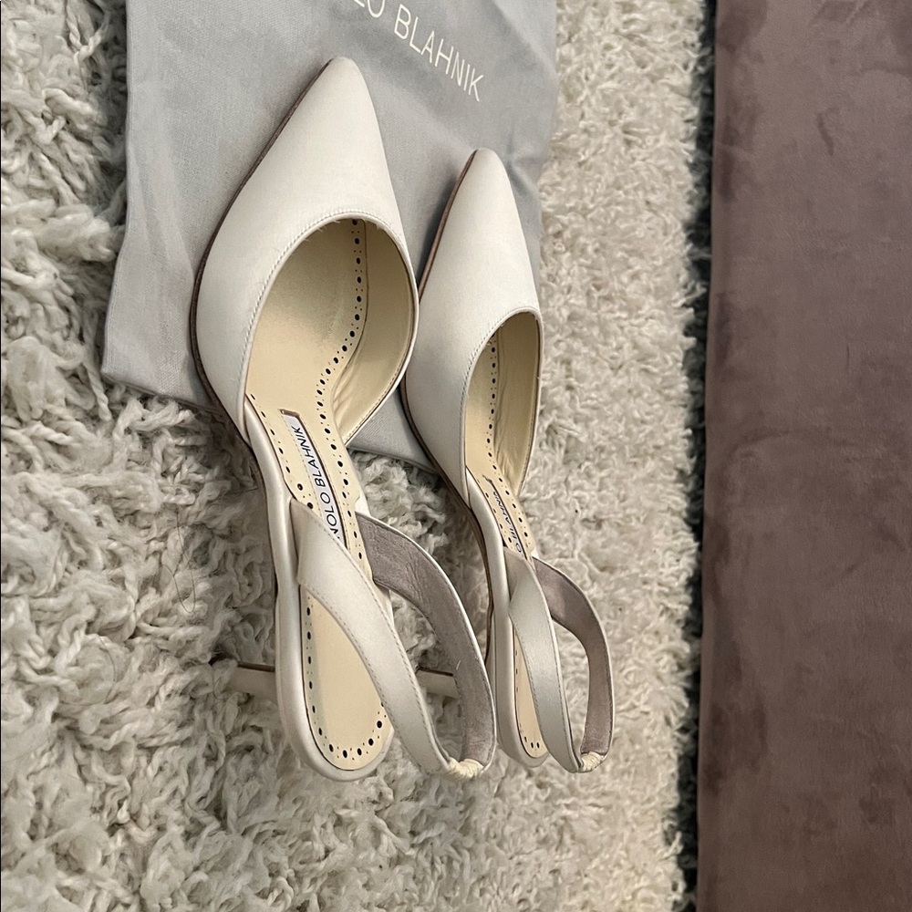 Manolo Blahnik White Slingback Kitten Heel - Picture 7 of 14